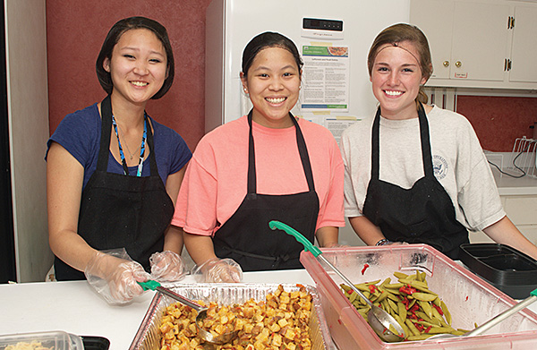 Campus Kitchens student volunteers